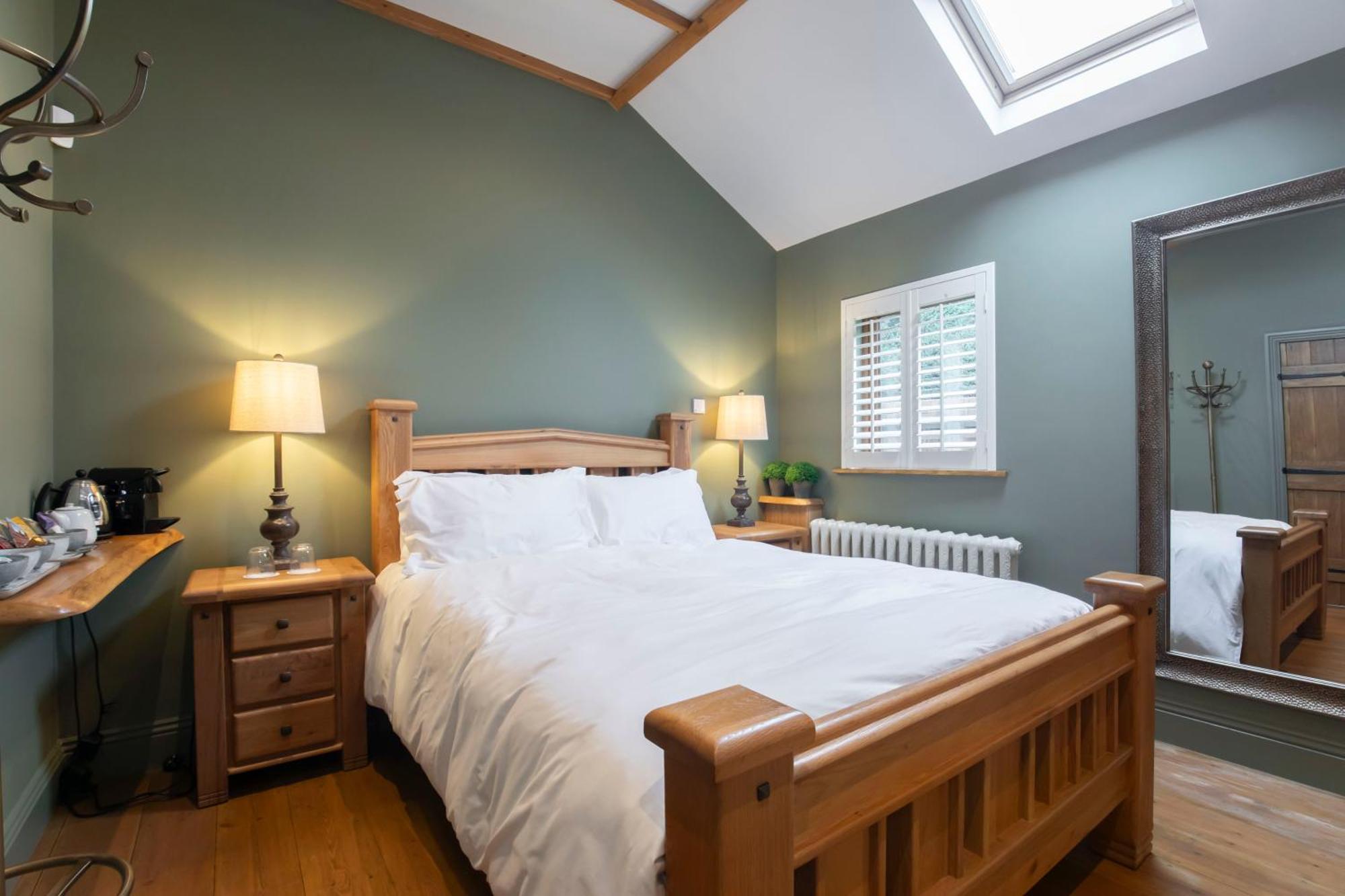 Stable Lodge - Boutique Bed & Breakfast Shurdington Exterior photo
