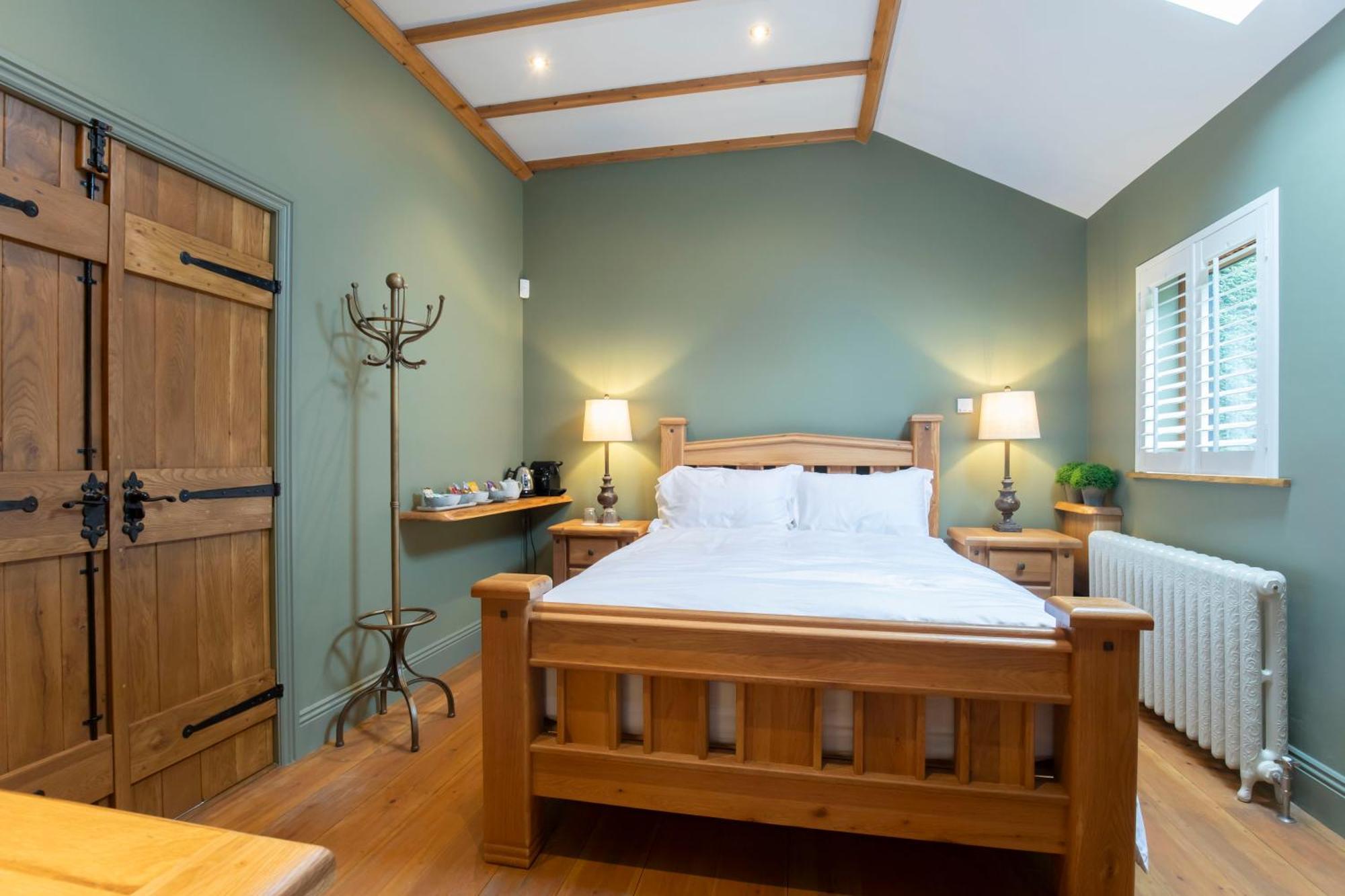 Stable Lodge - Boutique Bed & Breakfast Shurdington Exterior photo